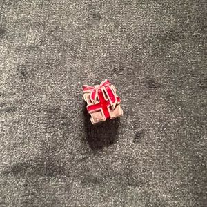 PANDORA gift box charm
